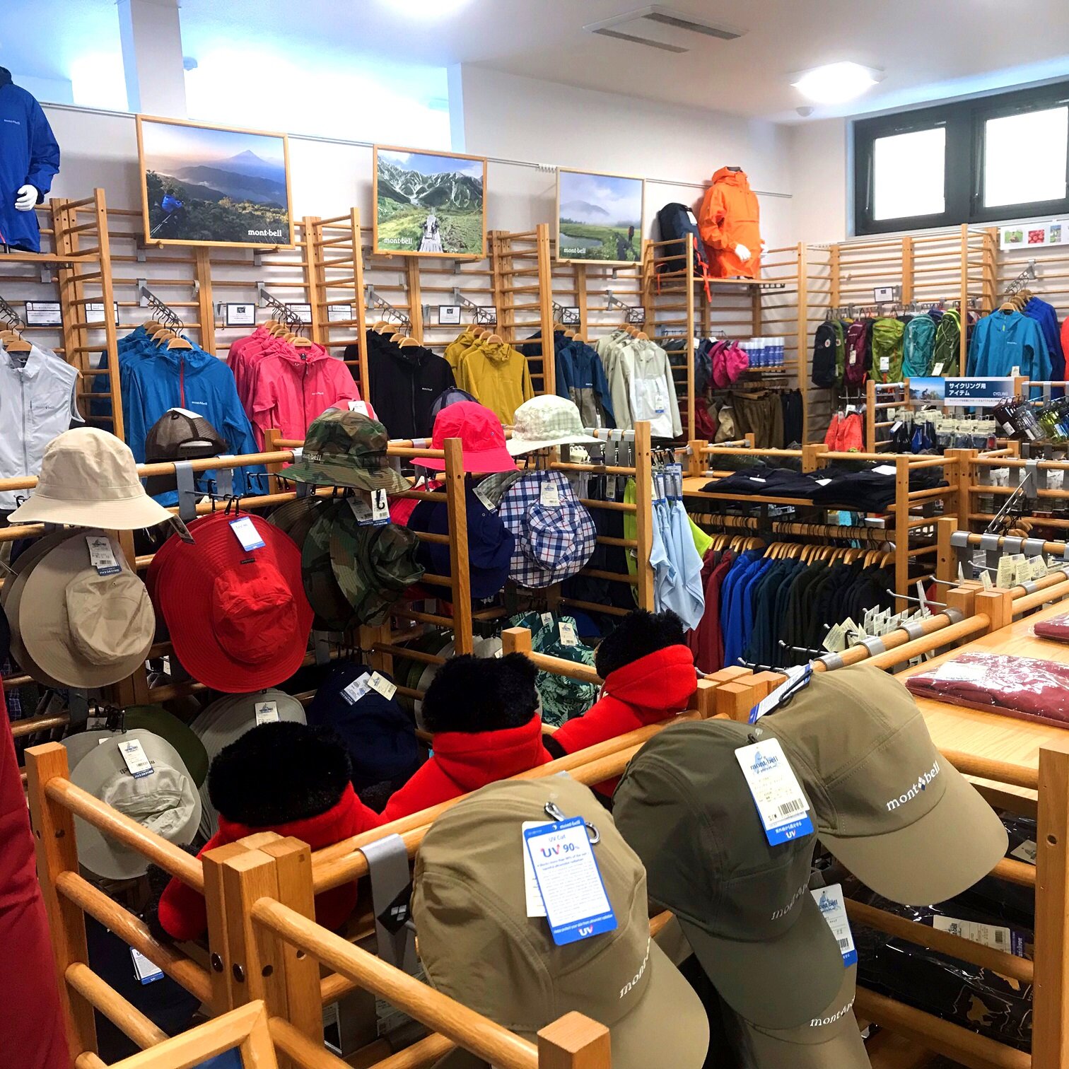 ～モンベルコーナー「春夏商品」入れ替え～