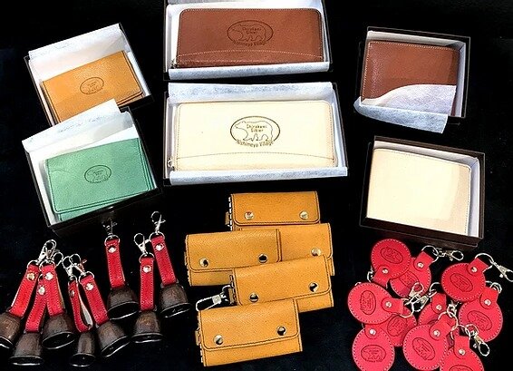 熊革製品常時販売中!