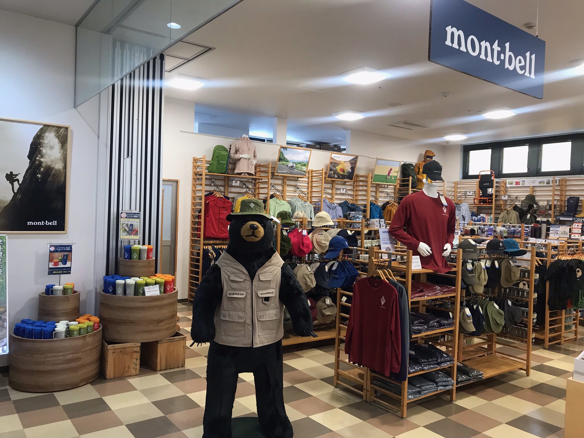 【モンベルコーナー春夏商品に入替え完了!】