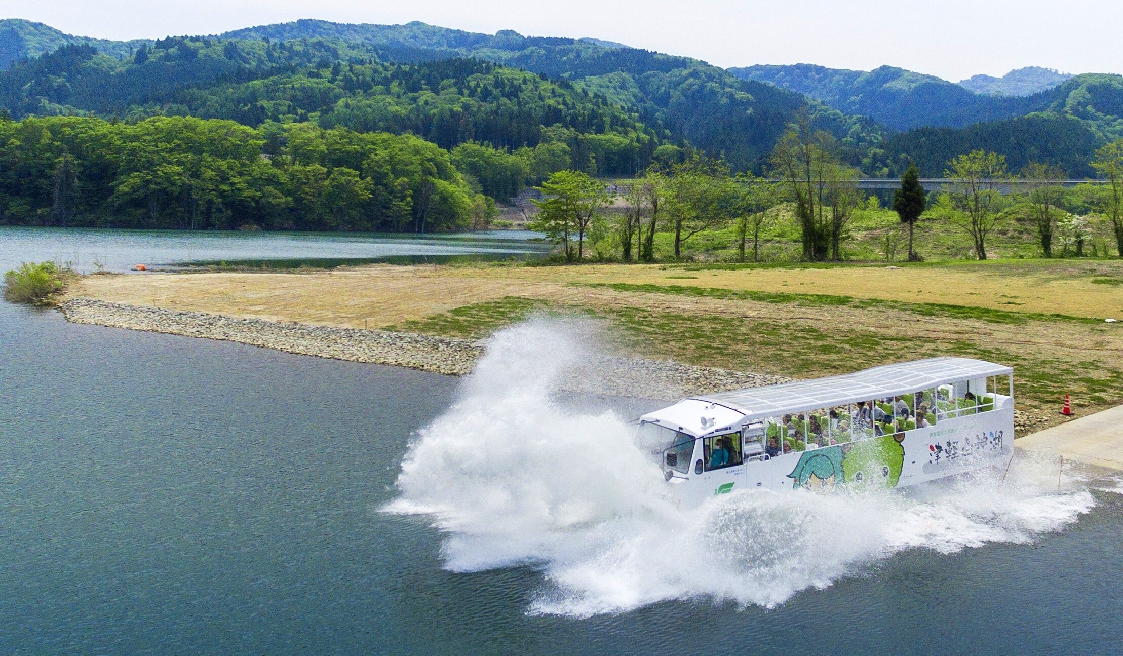 【白神山地の観光と水陸両用バス運行について】