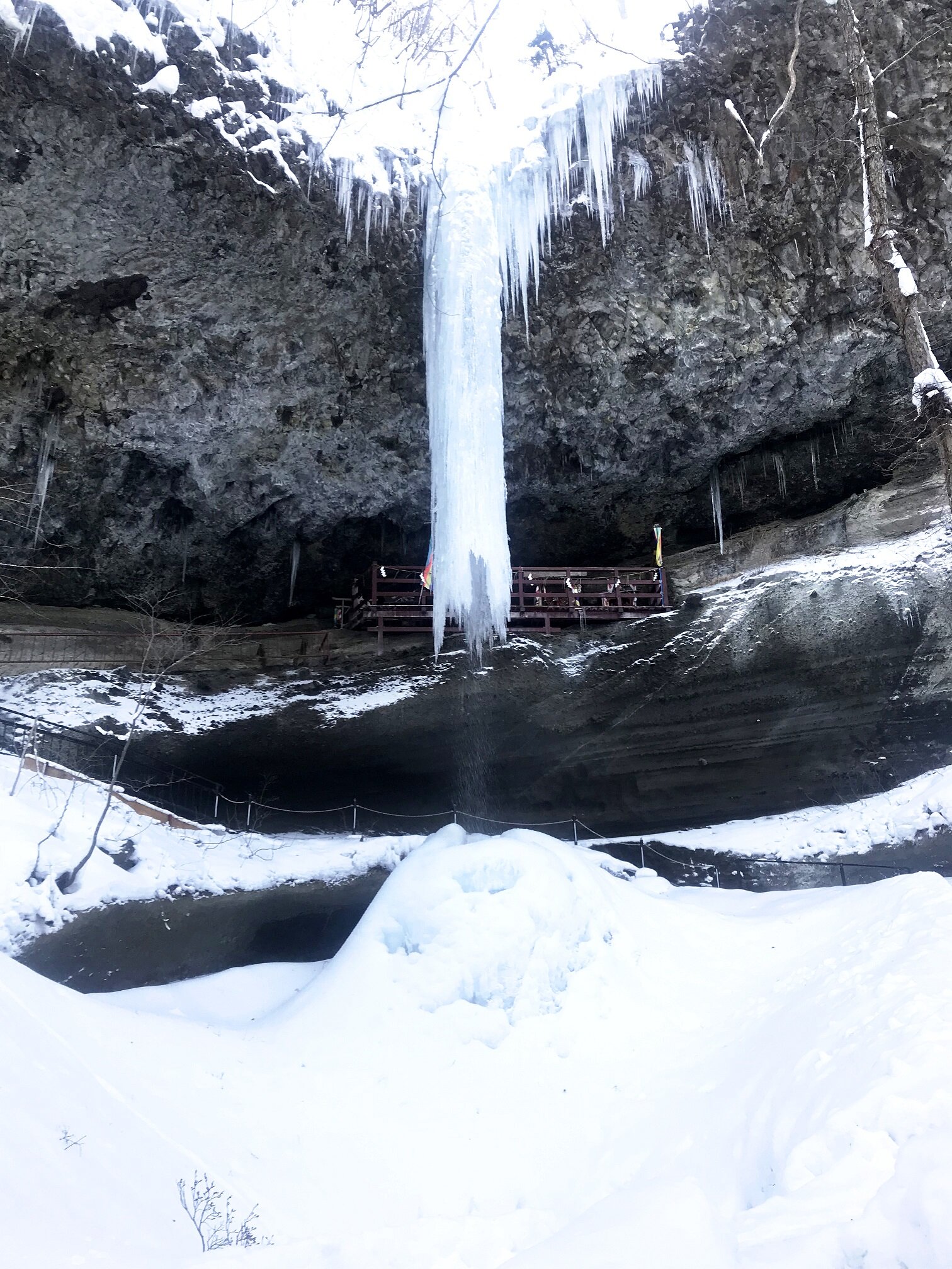 ～乳穂ヶ滝の結氷状況！～